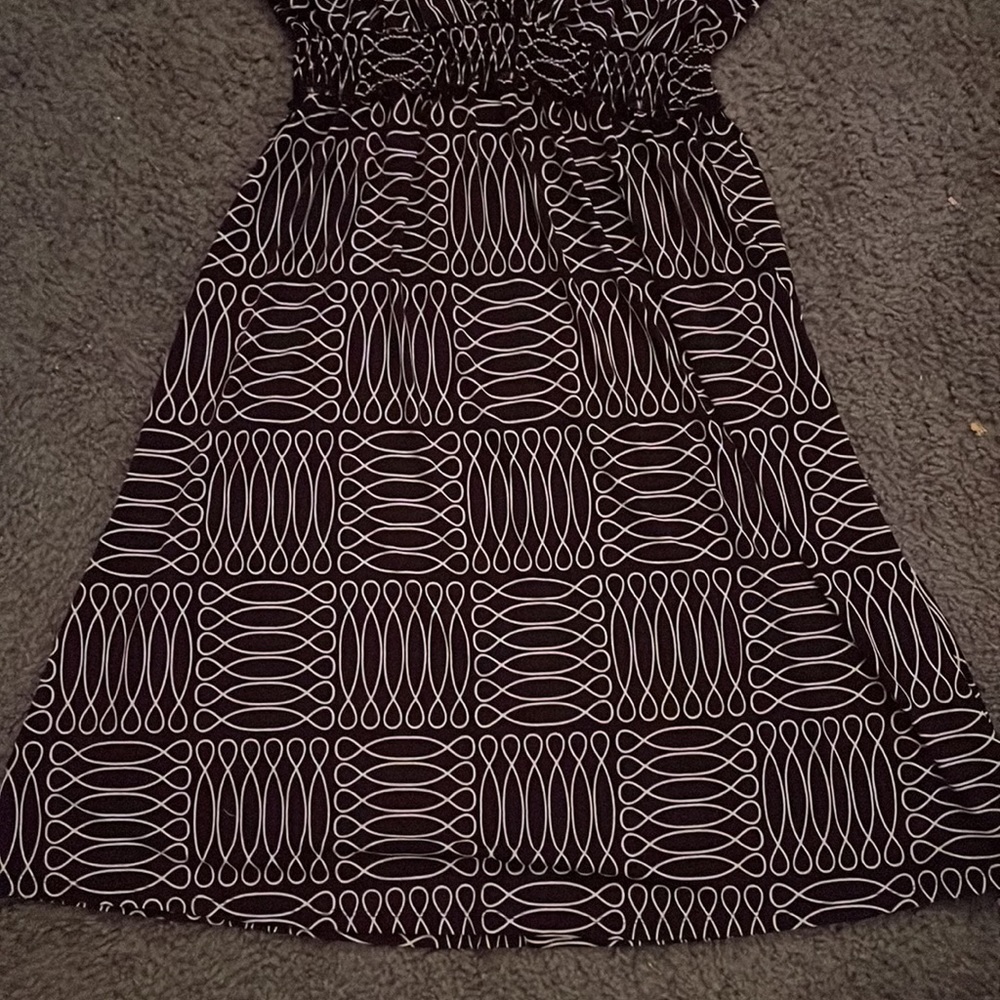 Mini Ruffled Dress V-Line - Picture 2 of 3